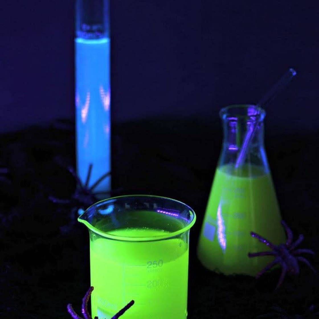 Halloween Green Glow-in-the-dark Cocktail