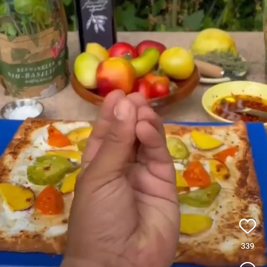 Pizza amore mit Ziegenkäse und Tomaten