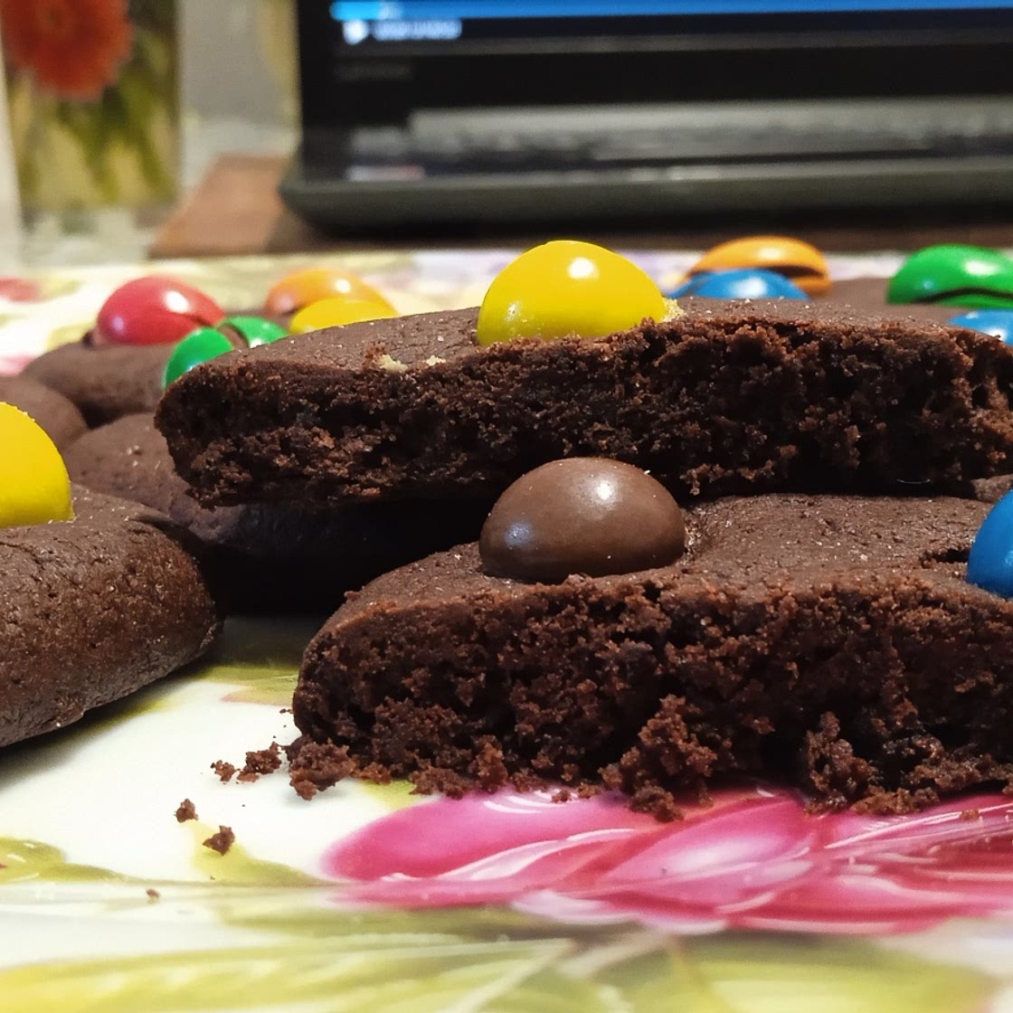 Chocolate cookies with ememdems candies