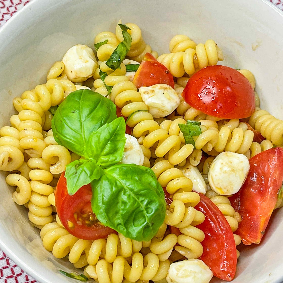 Caprese pasta salad 