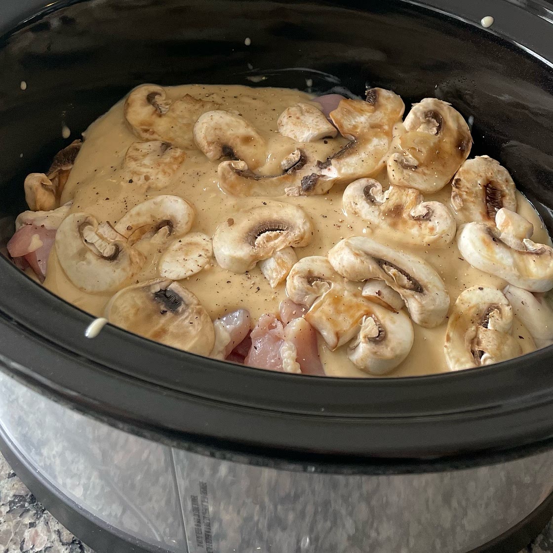 Crock pot smothered chicken with gravy