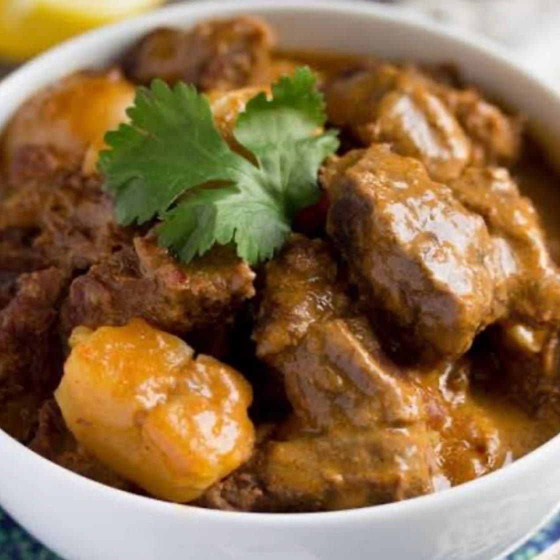Slow Cooker Beef Massaman Curry