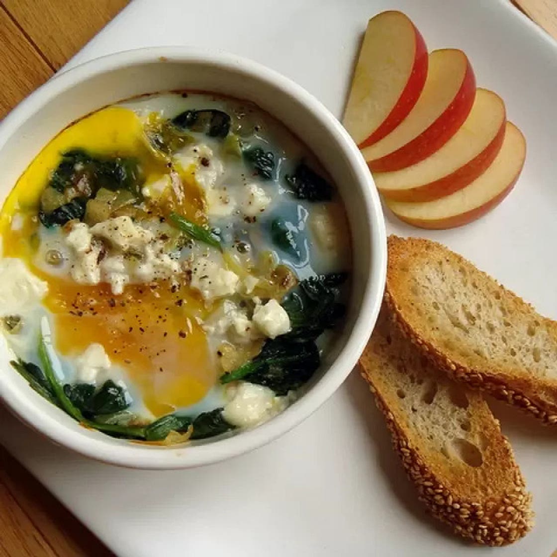 Huevos al Horno con Espinacas y Queso Feta
