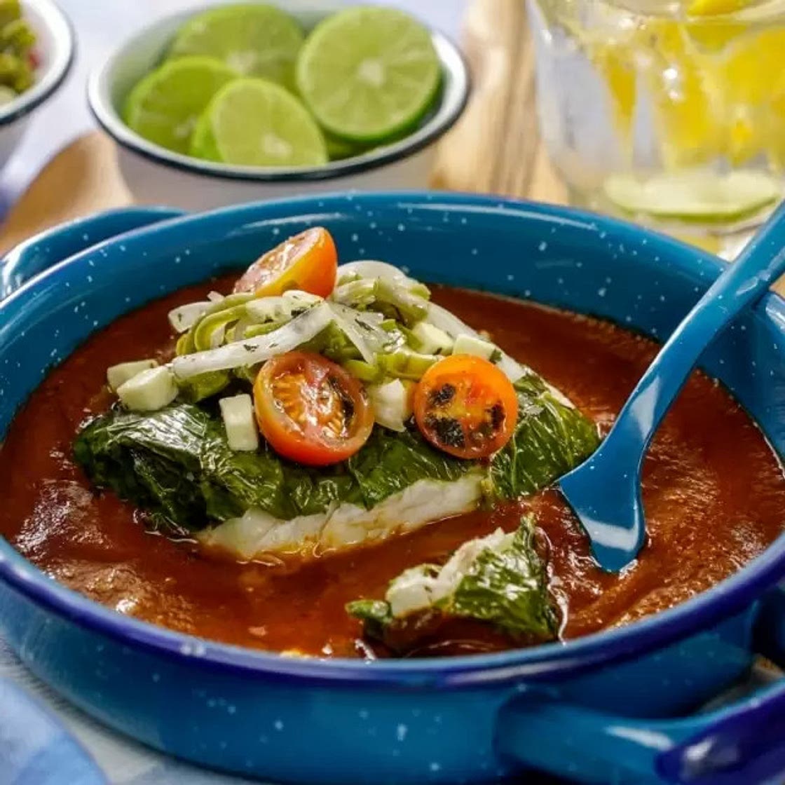 Pescado en Hoja Santa con Salsa de Chile Pasilla