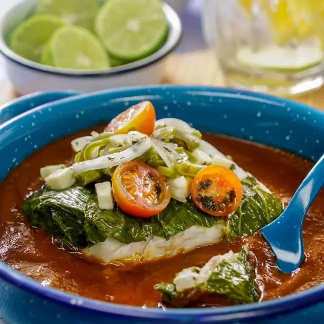 Pescado en Hoja Santa con Salsa de Chile Pasilla