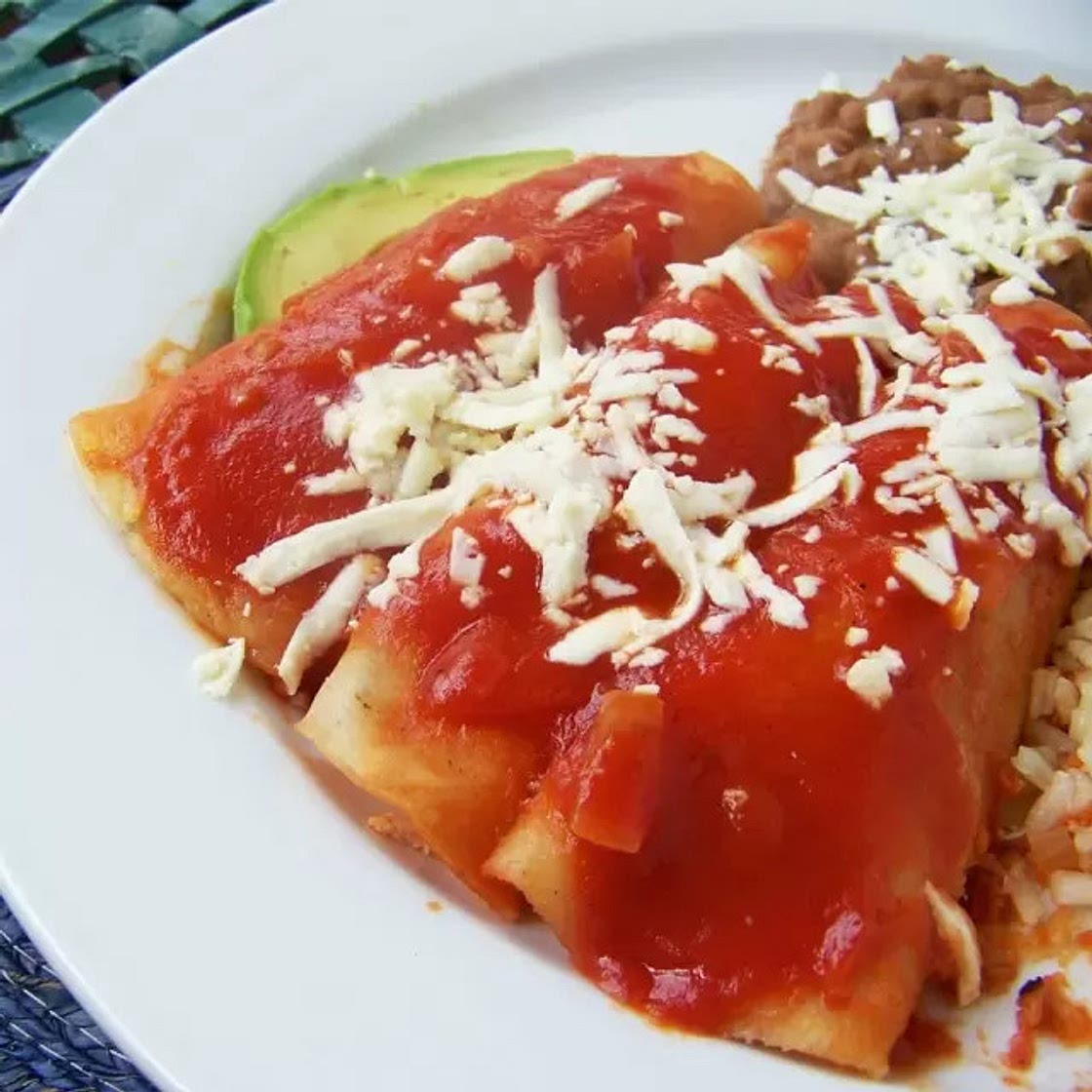 Entomatadas de Pollo con Crema y Queso