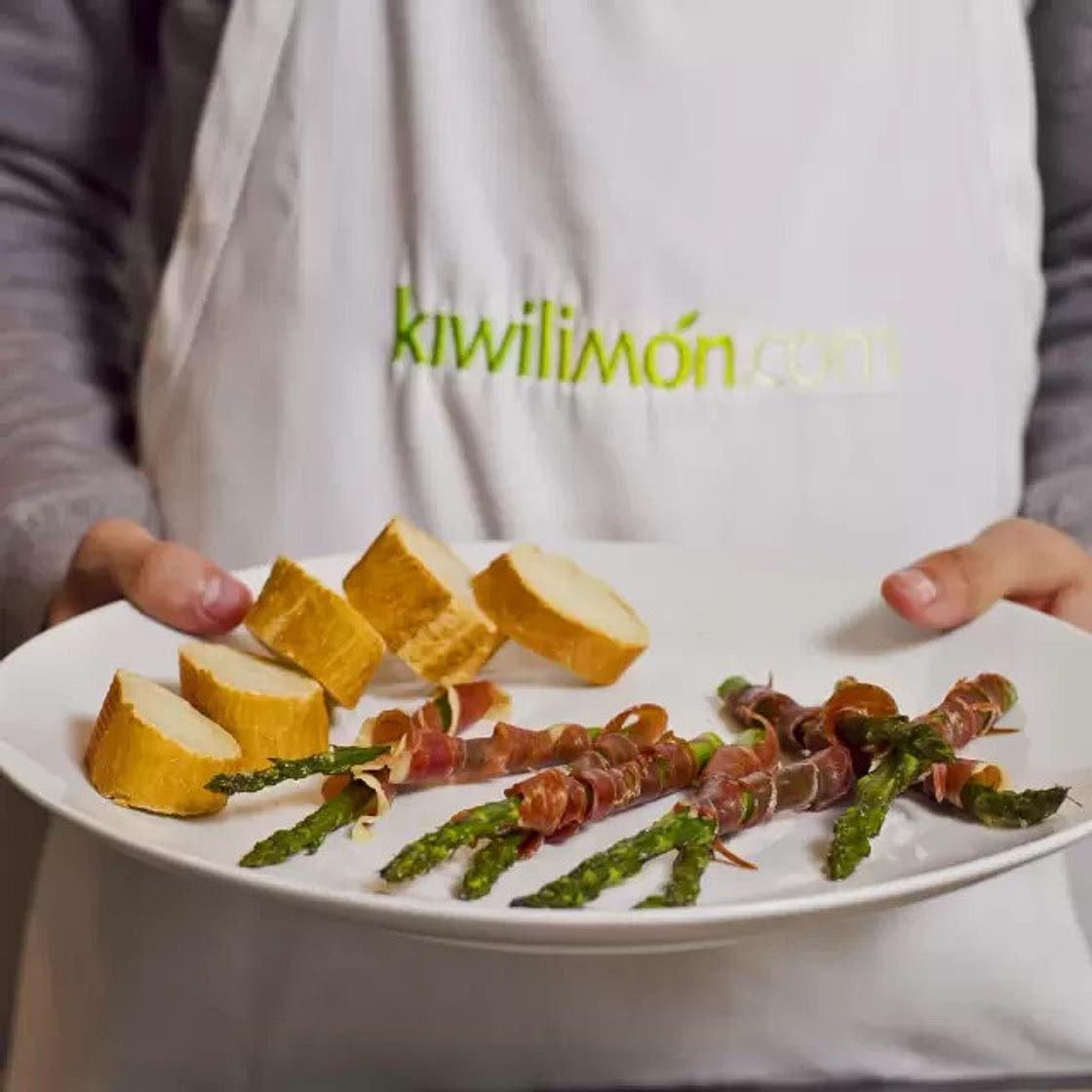 Rollitos de Espárragos con Jamón Serrano