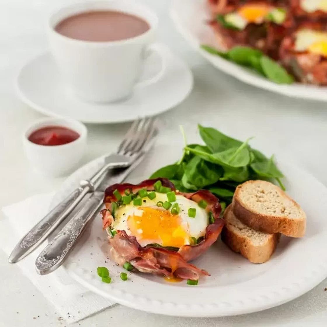 Canastitas de Tocino con Huevo y Espárragos