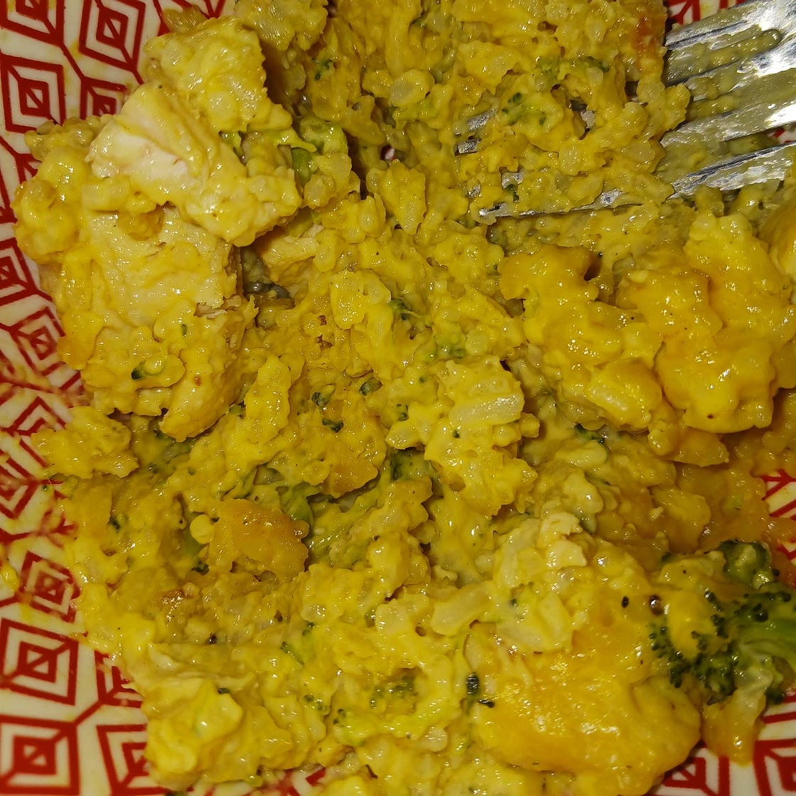 One-Pan Cheesy Chicken, Broccoli, and Rice