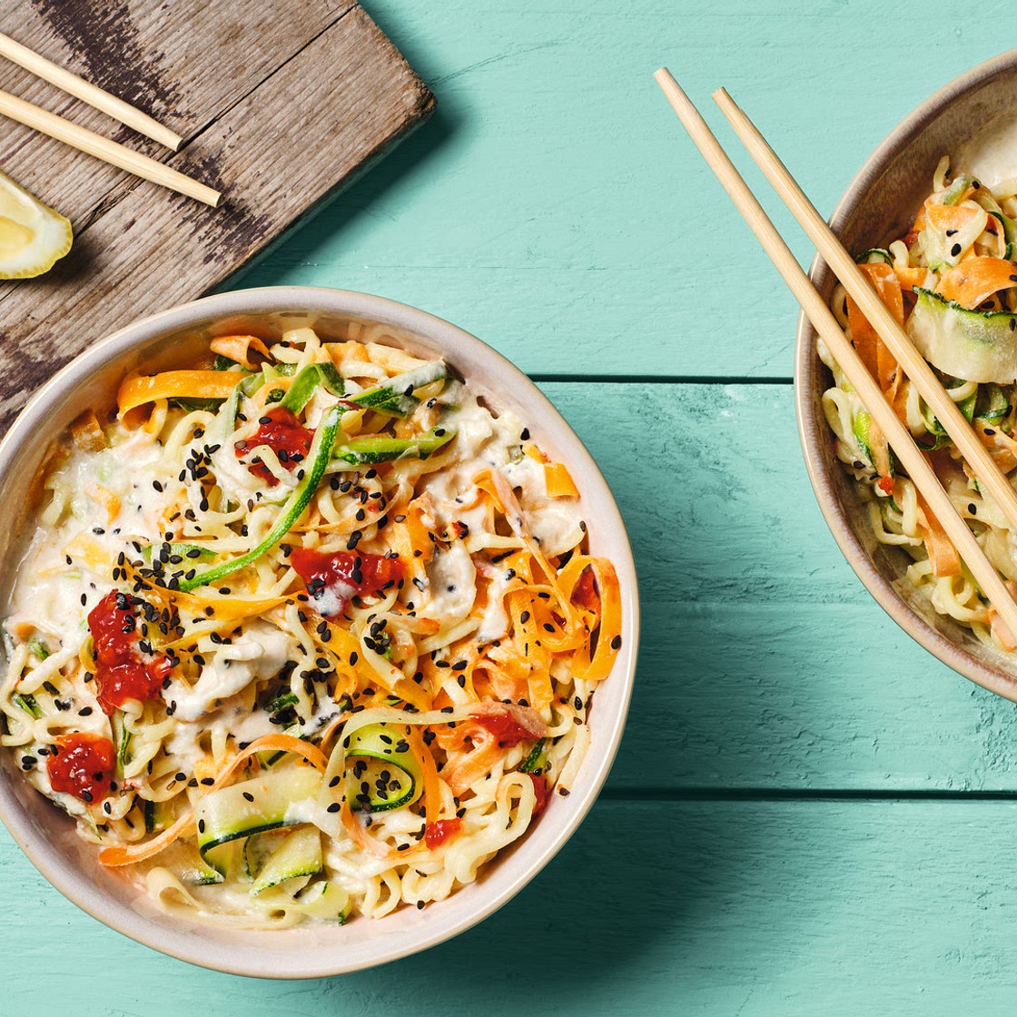 Vegane Ramen mit cremiger Tahini-Sosse