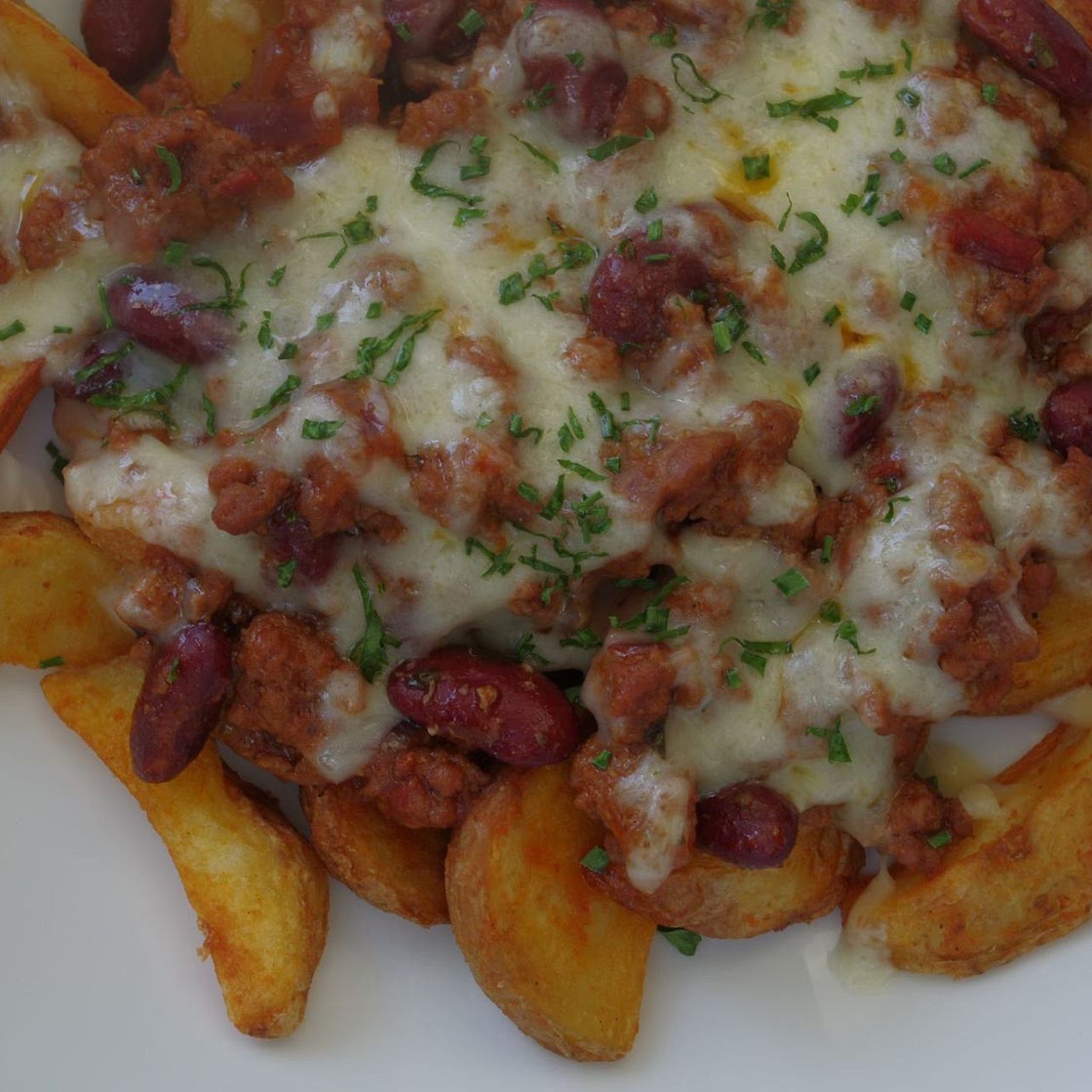 Loaded wedges with chilli con carne