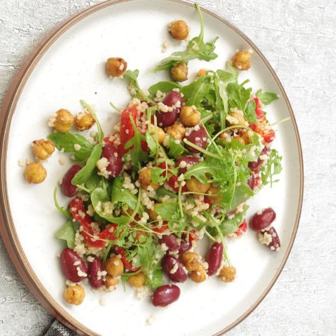 Chickpea and kidney bean salad with red peppers and rocket leaves