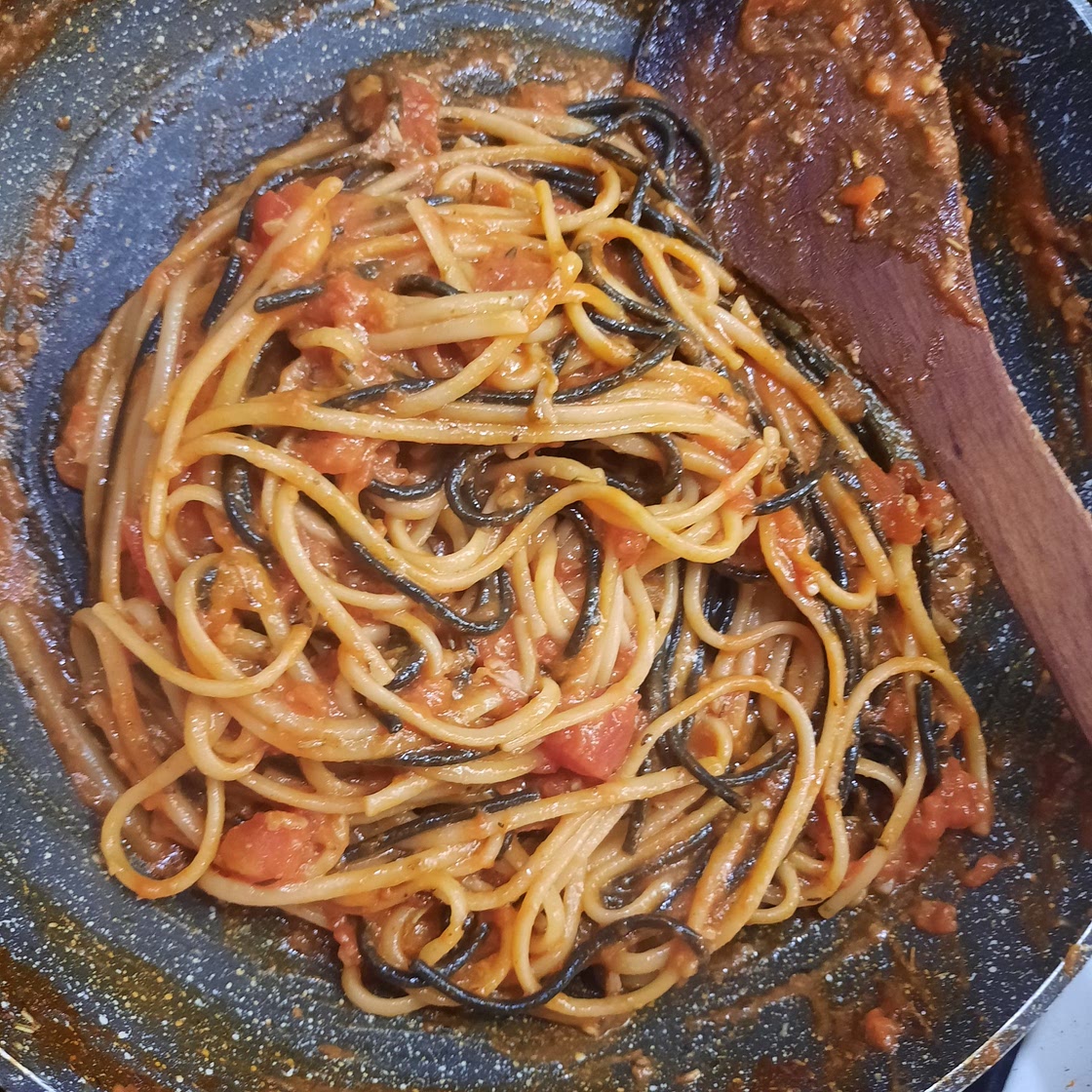 Vegetarian tomato pasta