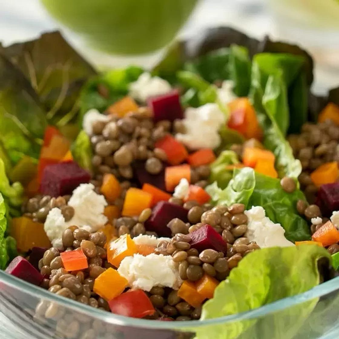 Ensalada de Lentejas con Betabel y Queso de Cabra