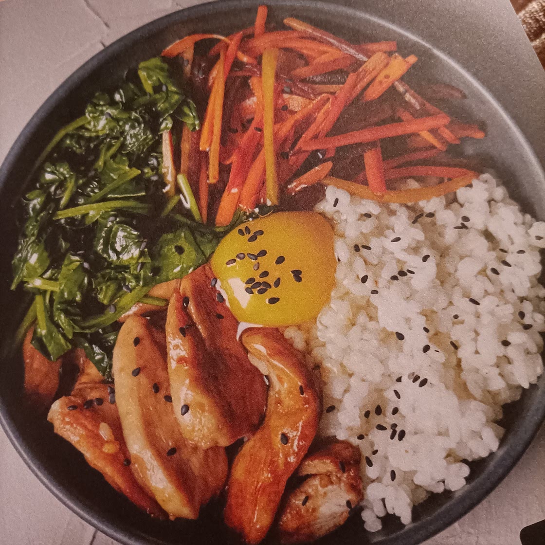 Bouddha bowl bibimbap poulet légumes - toutes saisons