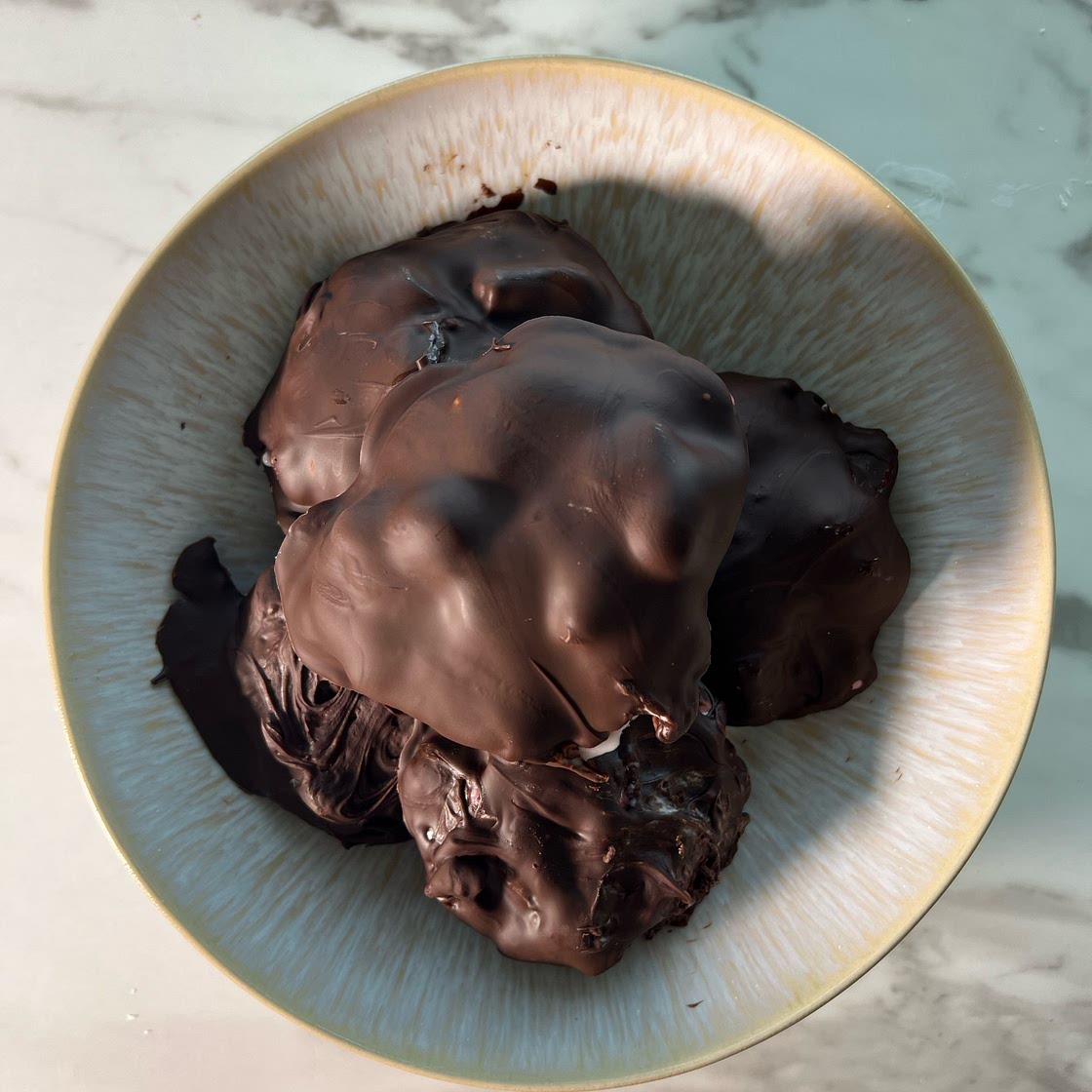 STRAWBERRY CHOCO CLUSTERS