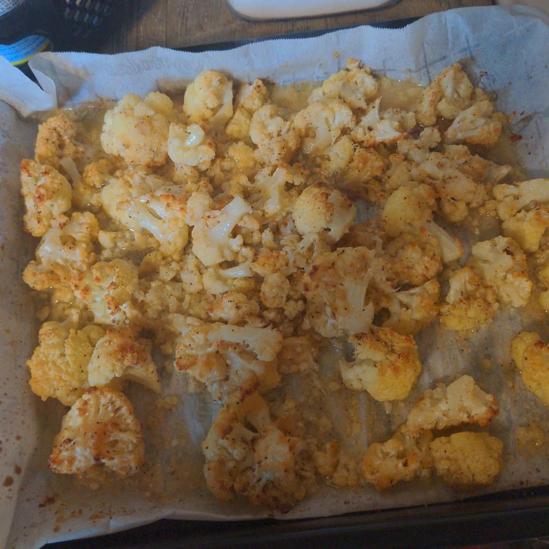 These Garlic-Butter Cauliflower Bites Taste Even Better Than Garlic Knots