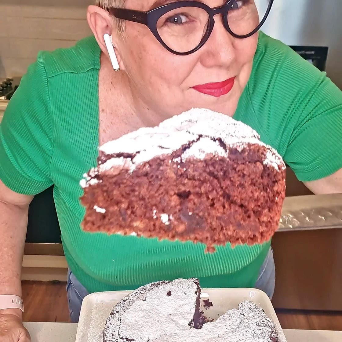 🍫 Indulge in my Egg-free and Dairy-free Chocolate Cake with this Super Easy Recipe! 🍰