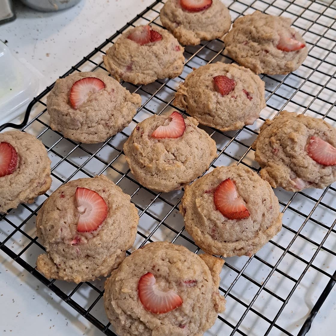 Vegan Strawberry Cookies