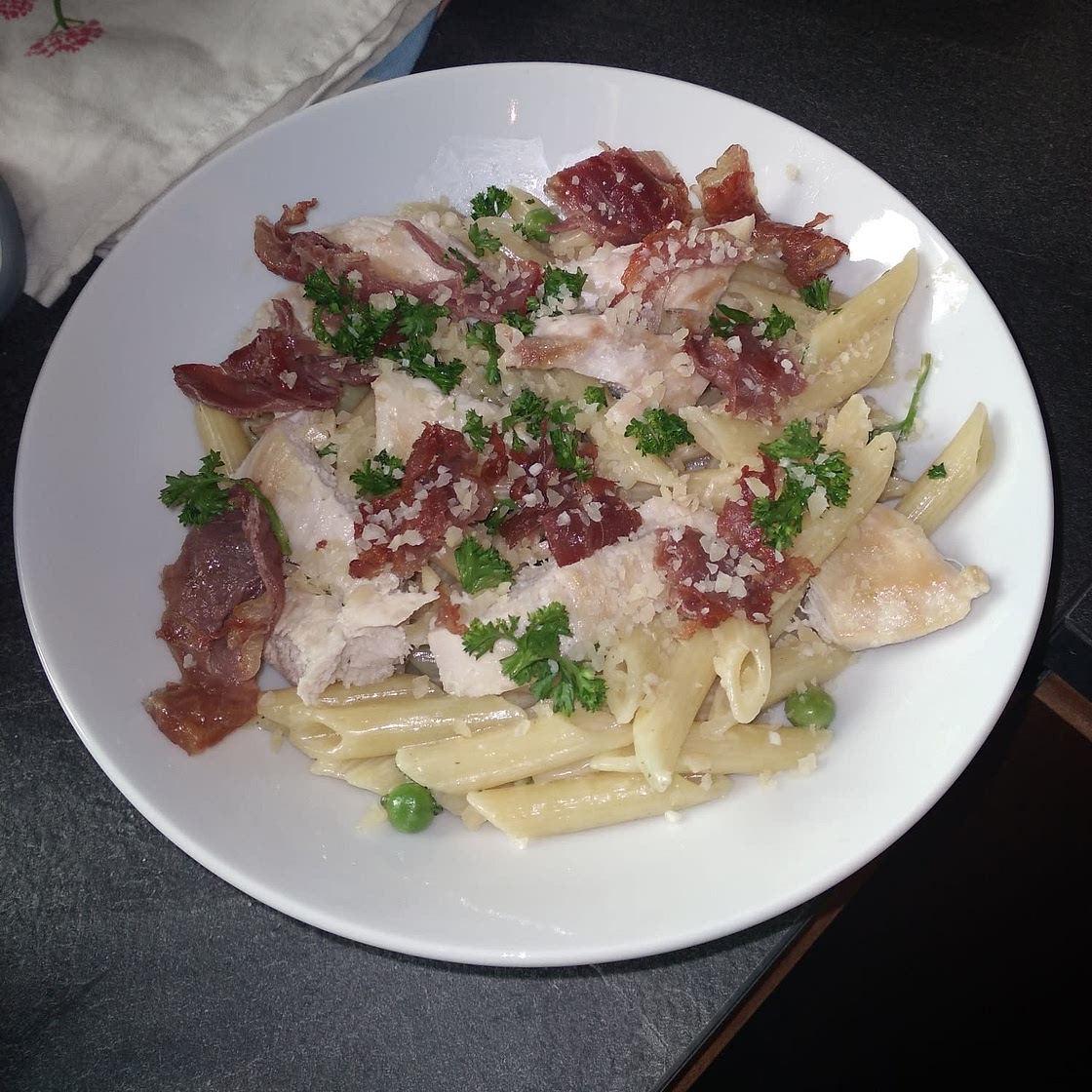 Palermo Prosciutto & Chicken Penne with Peas & Parm