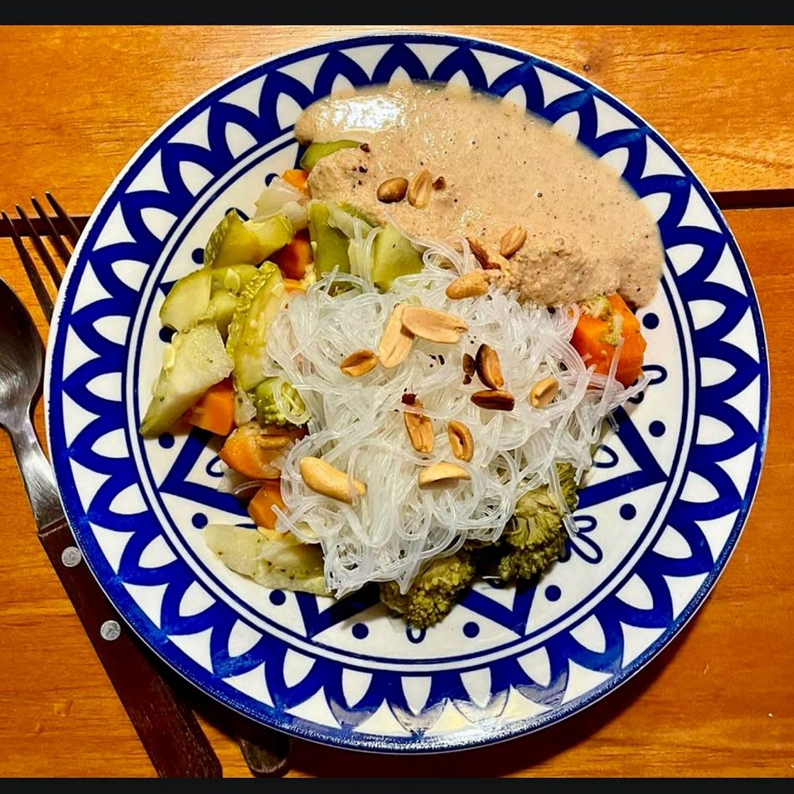 Steamed Veggies with Peanut Sauce