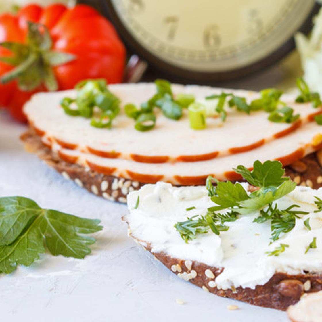 Tostada de pavo y requesón