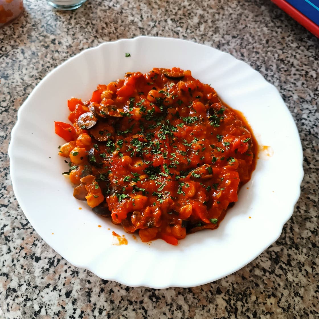 1-Pot Chickpea Shakshuka