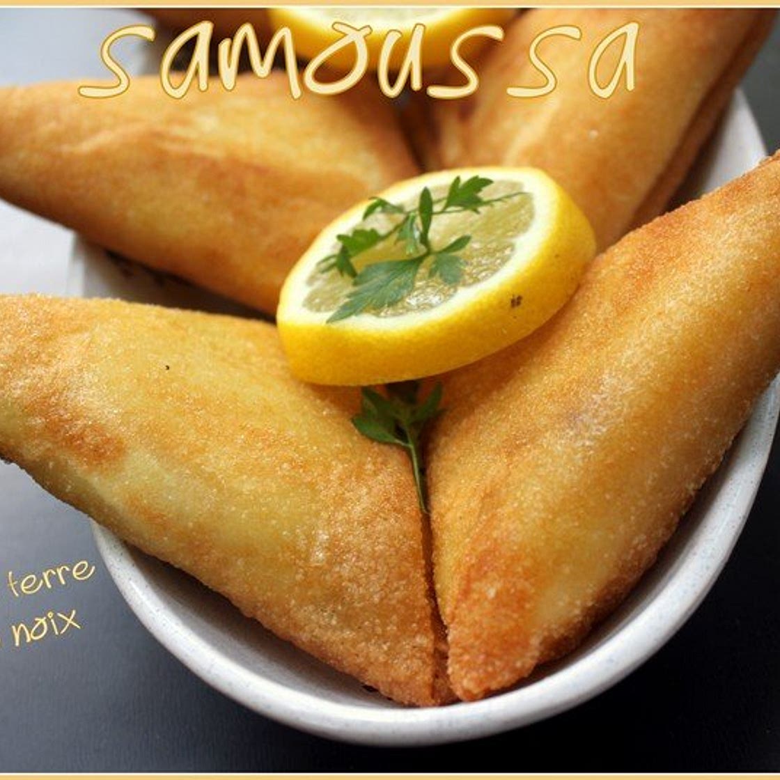 Samoussa pommes de terre fromage de chèvre noixÉtapes et préparation Faire cuire les pommes de terre dans de l’eau salée. Épluc