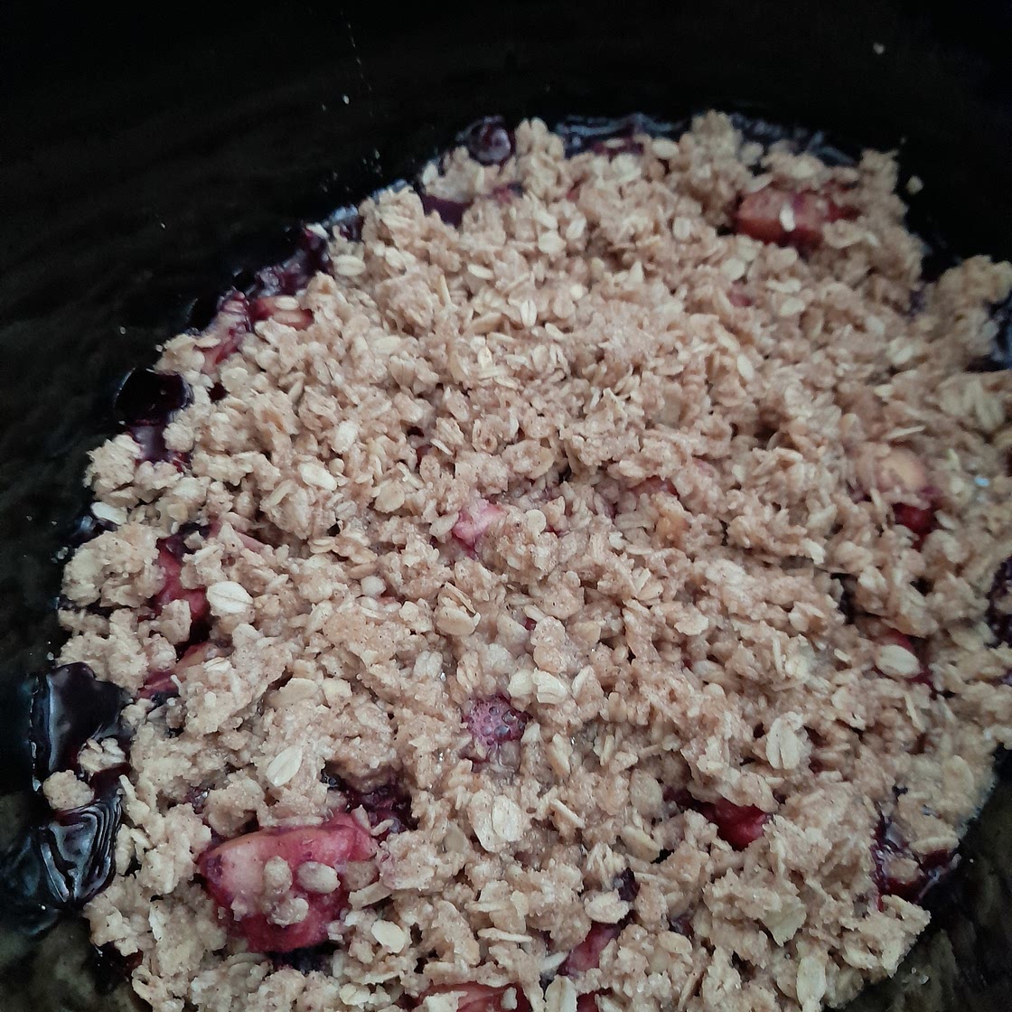 Crockpot Apple-berry crisp