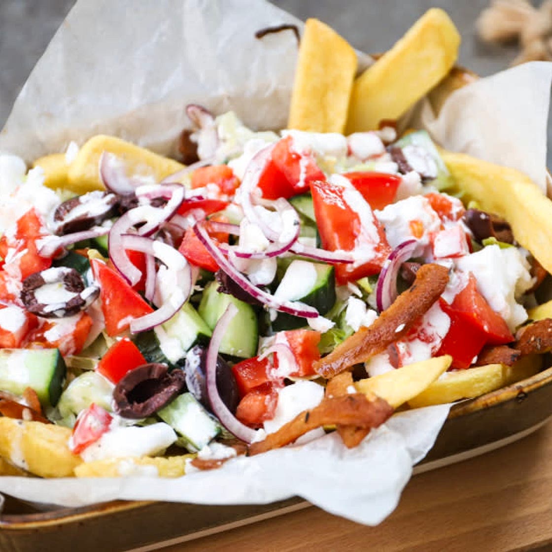 Gyros kapsalon with tzatziki