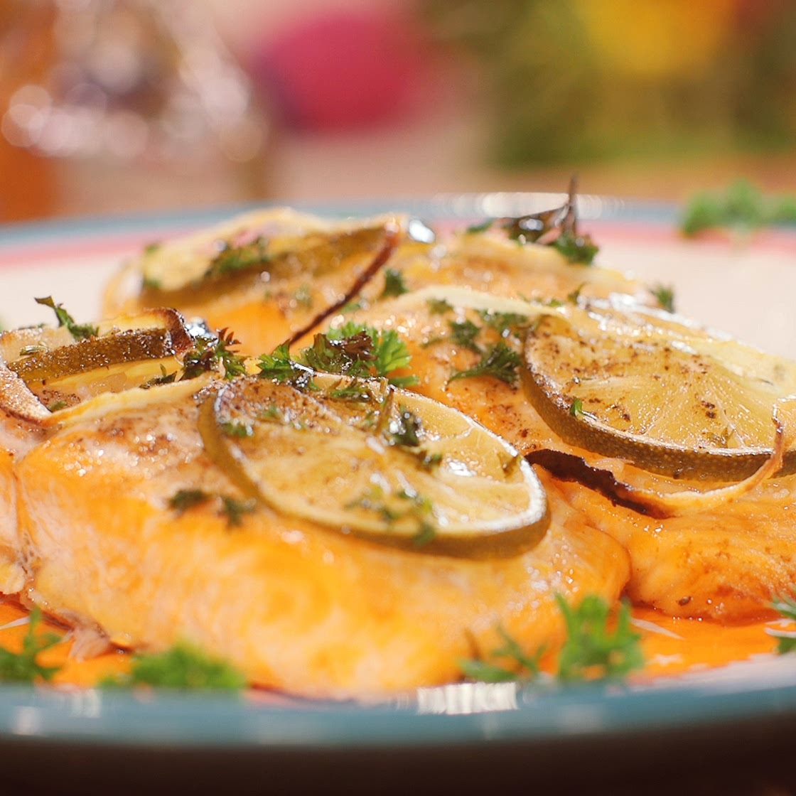 Filete de salmón al ajillo