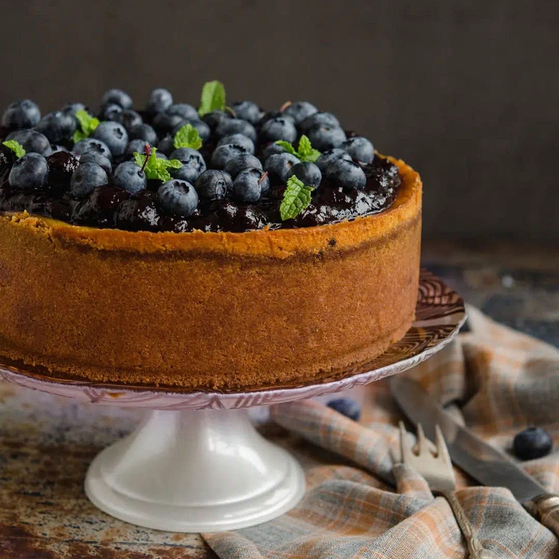 Cheesecake with blueberries
