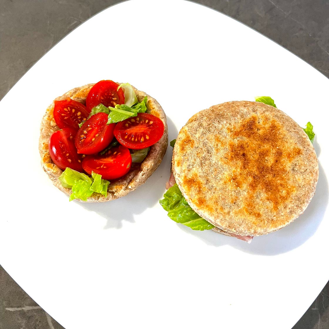 Salty Mini Pancakes-Sandwich: 3 ingredients & 20g of protein