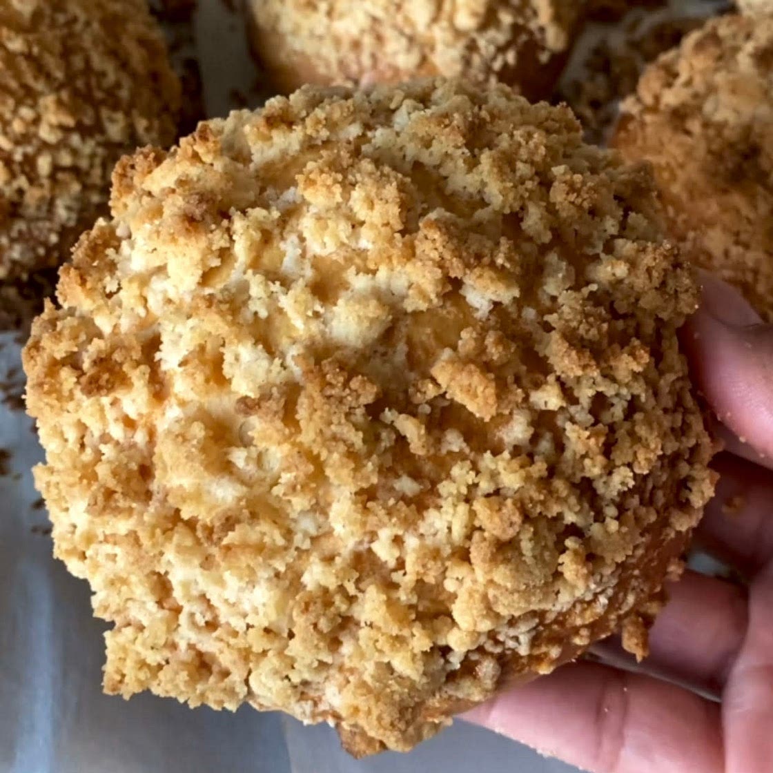 Sweet Crumble Buns
