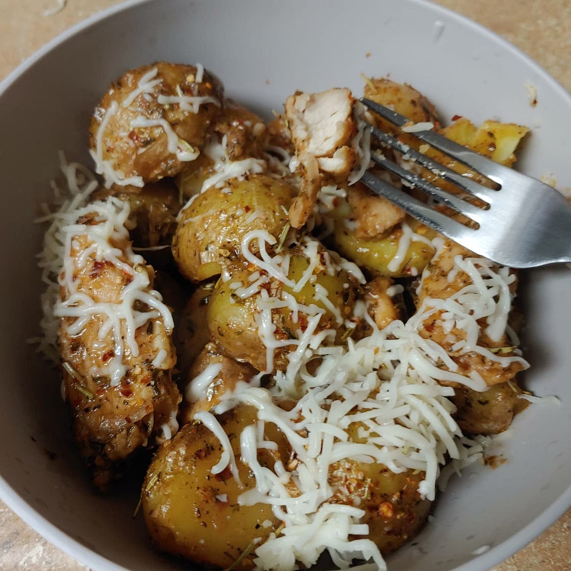 Garlic Butter Chicken and Potatoes Skillet
