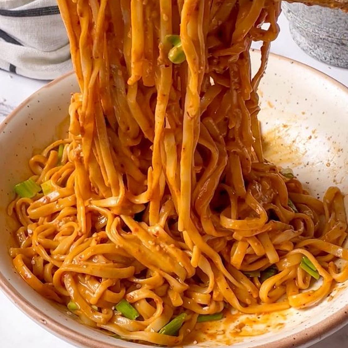 SPICY SESAME NOODLES! All you need is ten minutes for the most intensely-rich bowl of 🍜 bursting with nutty, creamy and umami-rich flavours! Full recipe below (apportioned for two) Cook any noodles of choice; drain and reserve the starchy cooking water. I
