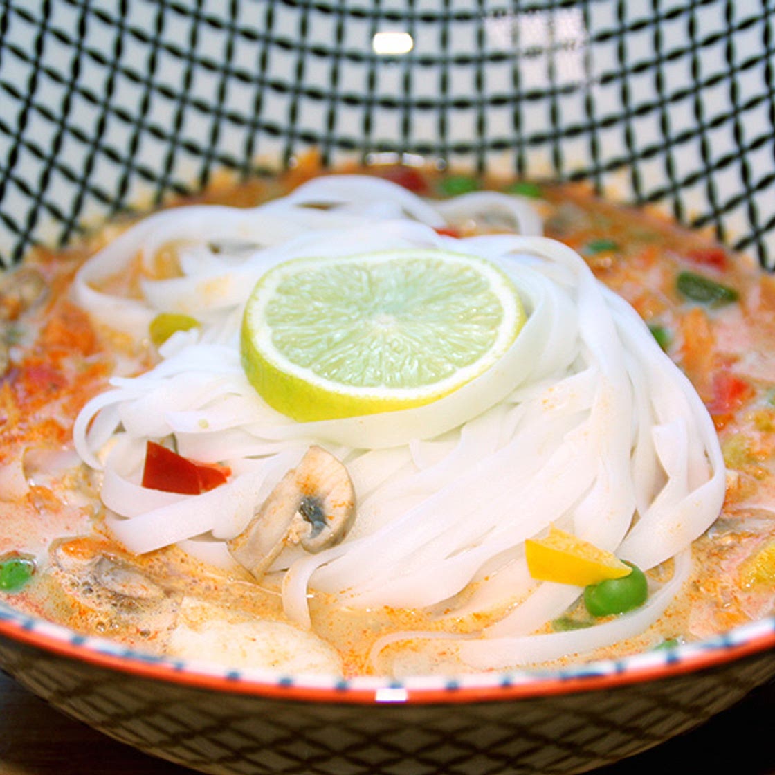Soupe thaï au curry rouge 