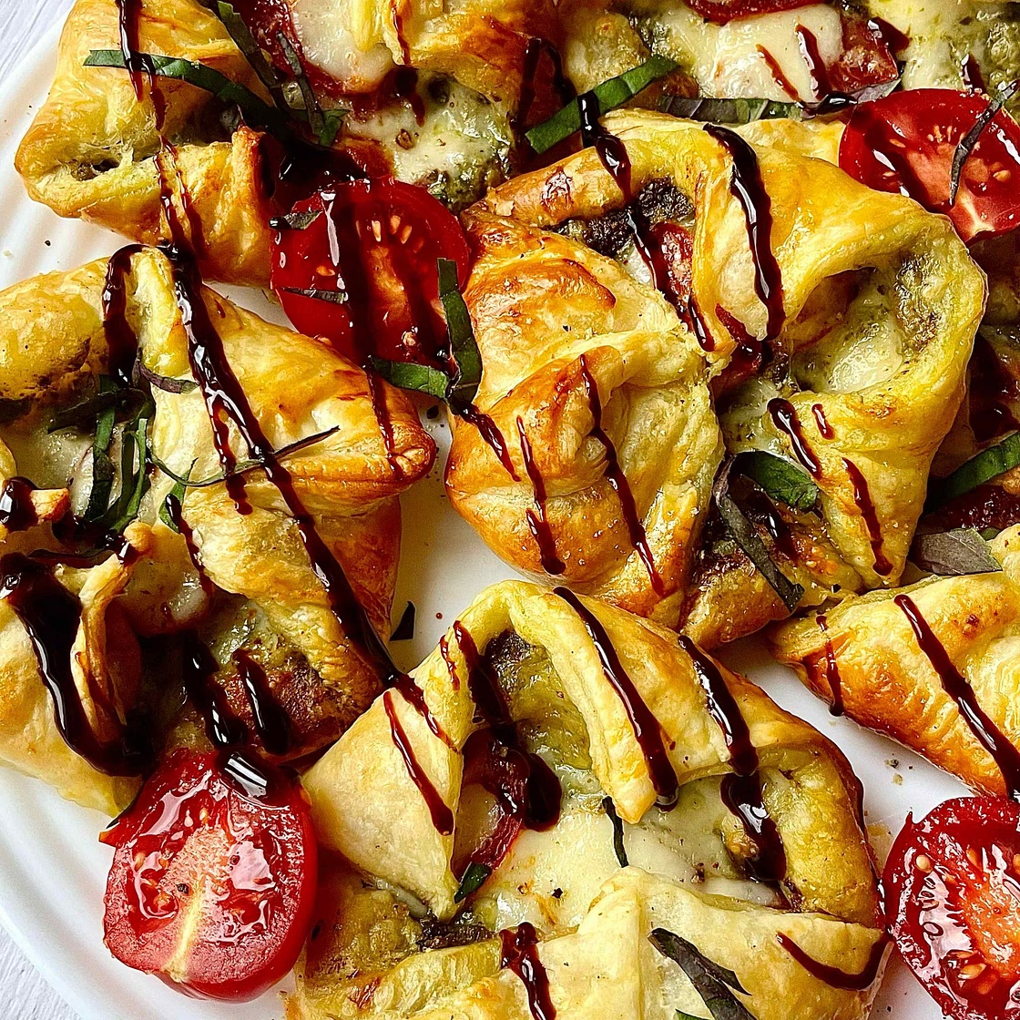 Tomato Mozarella Pesto Puffs