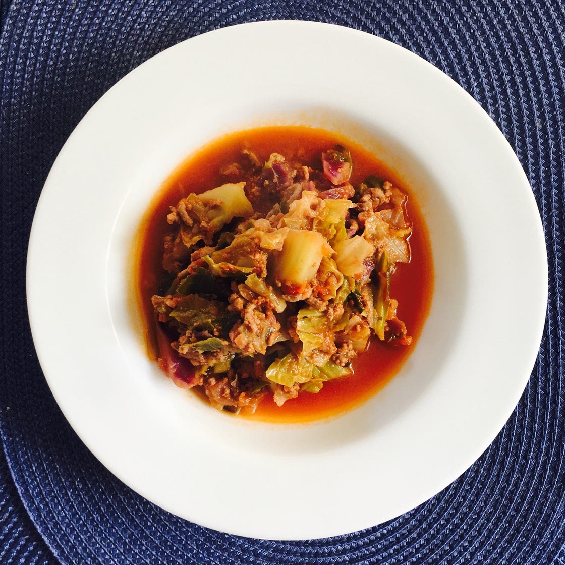 Cabbage, mince and tomato one pot wonder