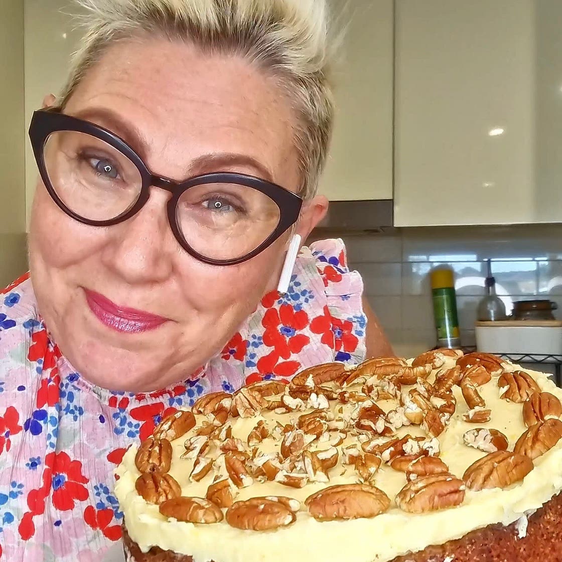 Easy and delicious carrot cake recipe 