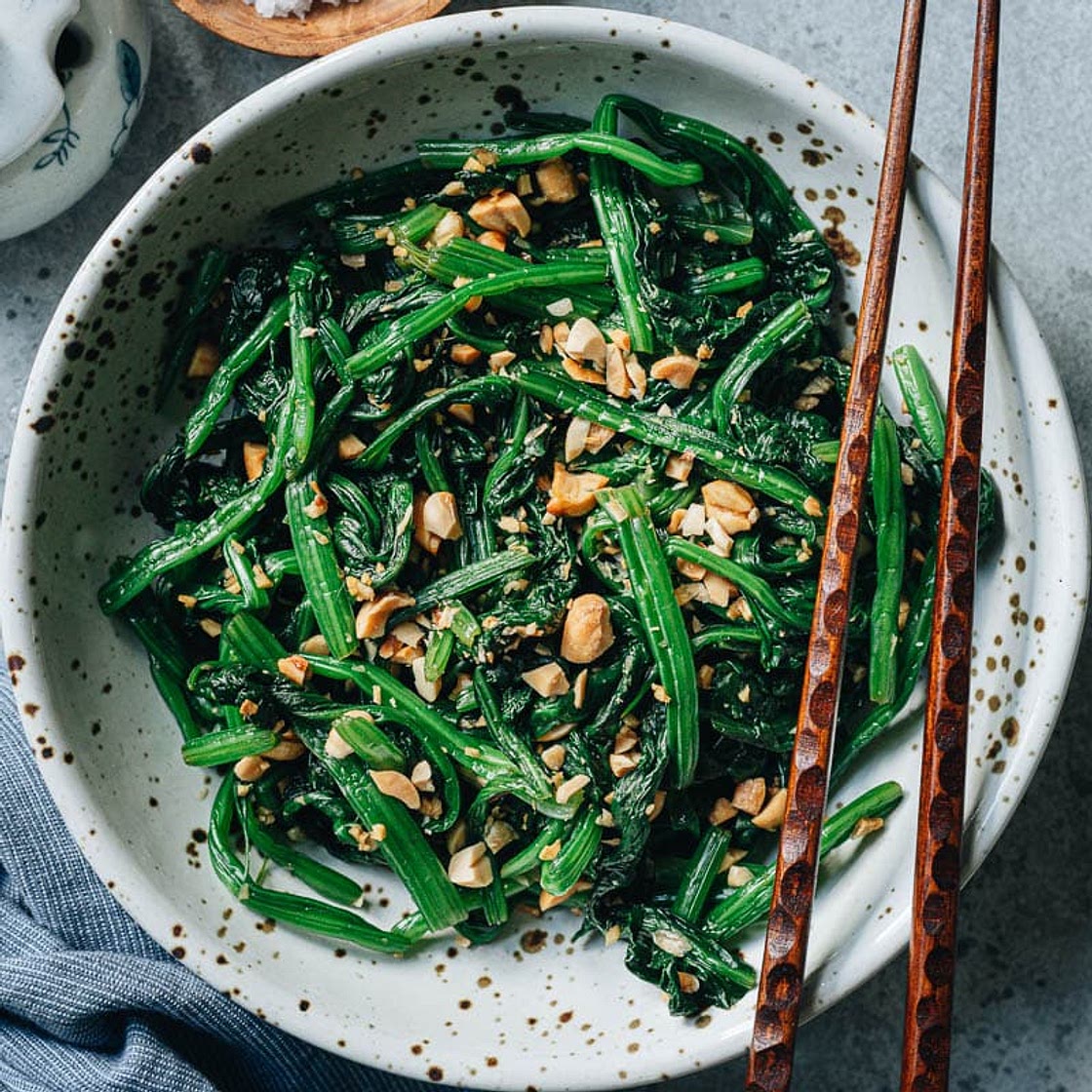 Chinese Spinach Salad with Peanuts (老醋菠菜花生)