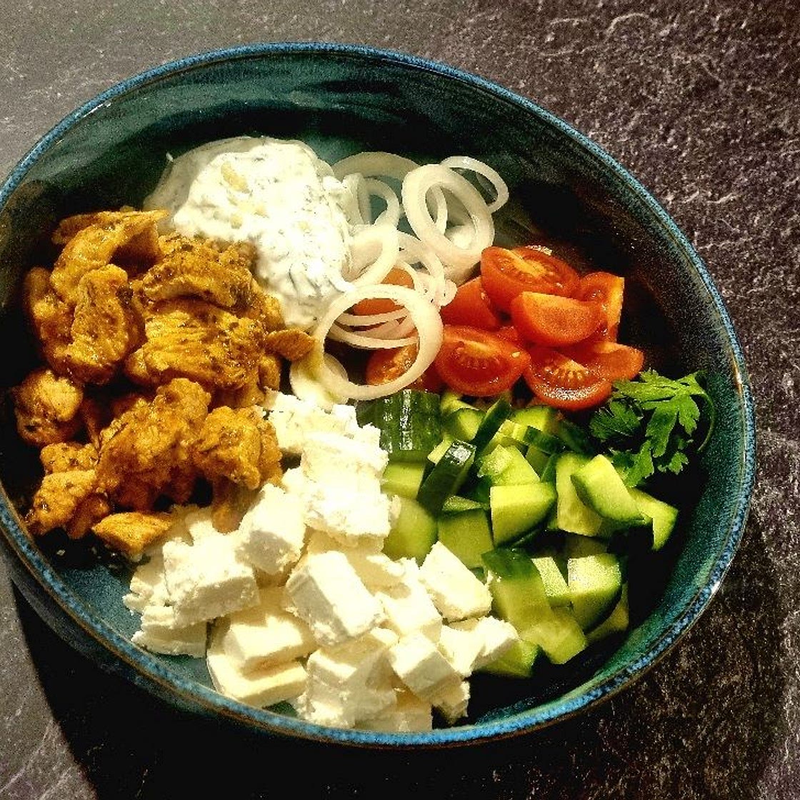 Griechische Hähnchen-Feta Bowl