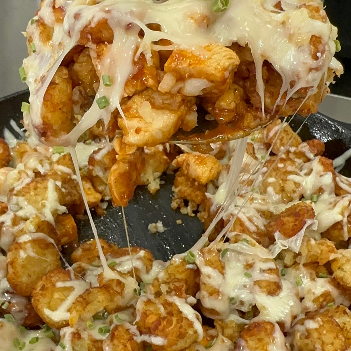 Cheesy BBQ Buffalo Chicken Tater Tot Skillet 