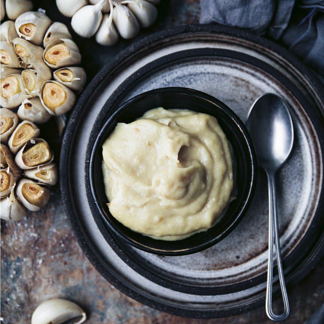 Macedonian Makalo: roasted garlic spread 