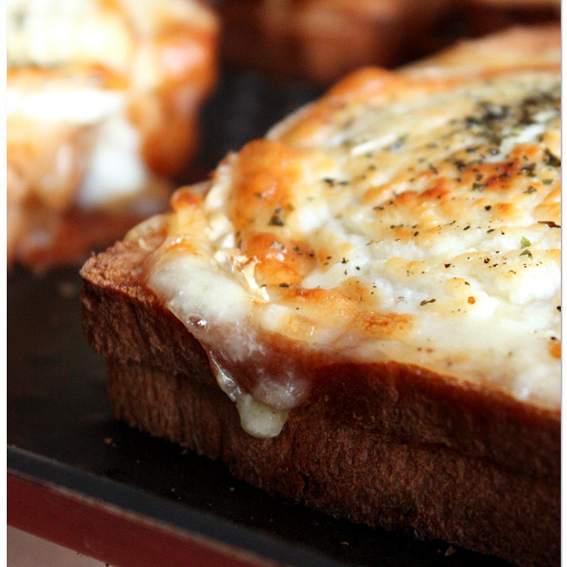 Croque-Monsieur au chèvre crème à l’échalote