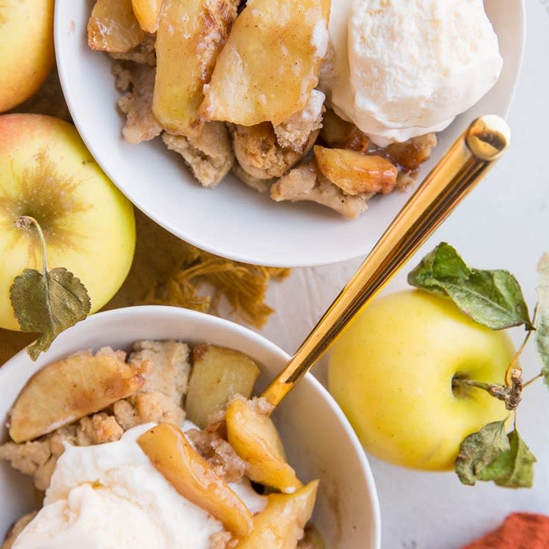 Apple and cinnamon scone cobbler