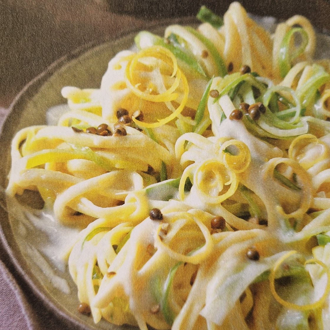 Zitronenpasta mit Lauch und grünem Pfeffer
