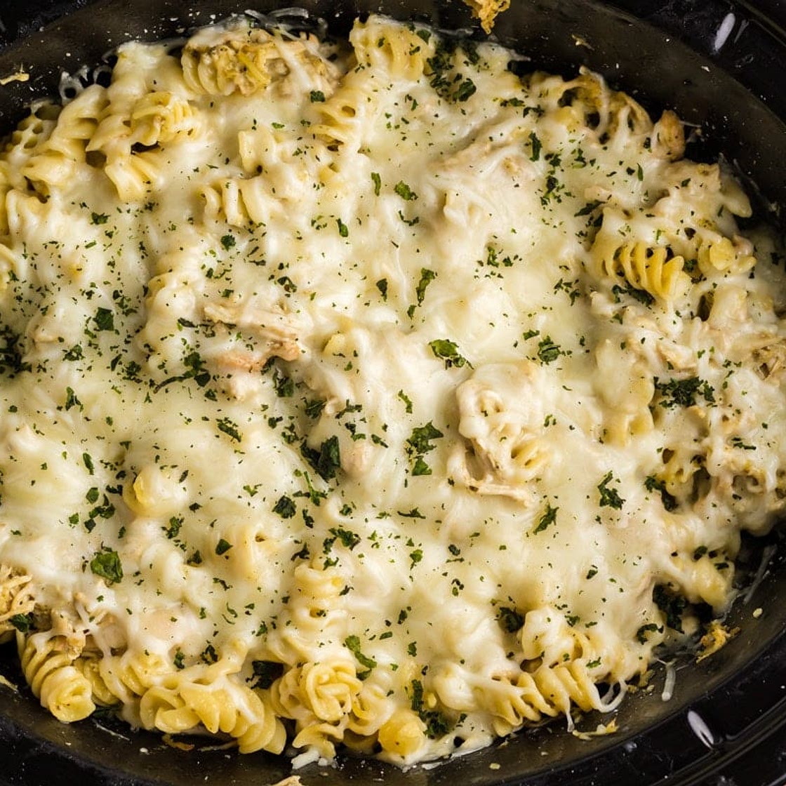 Slow Cooker Pesto Mozzarella Pasta