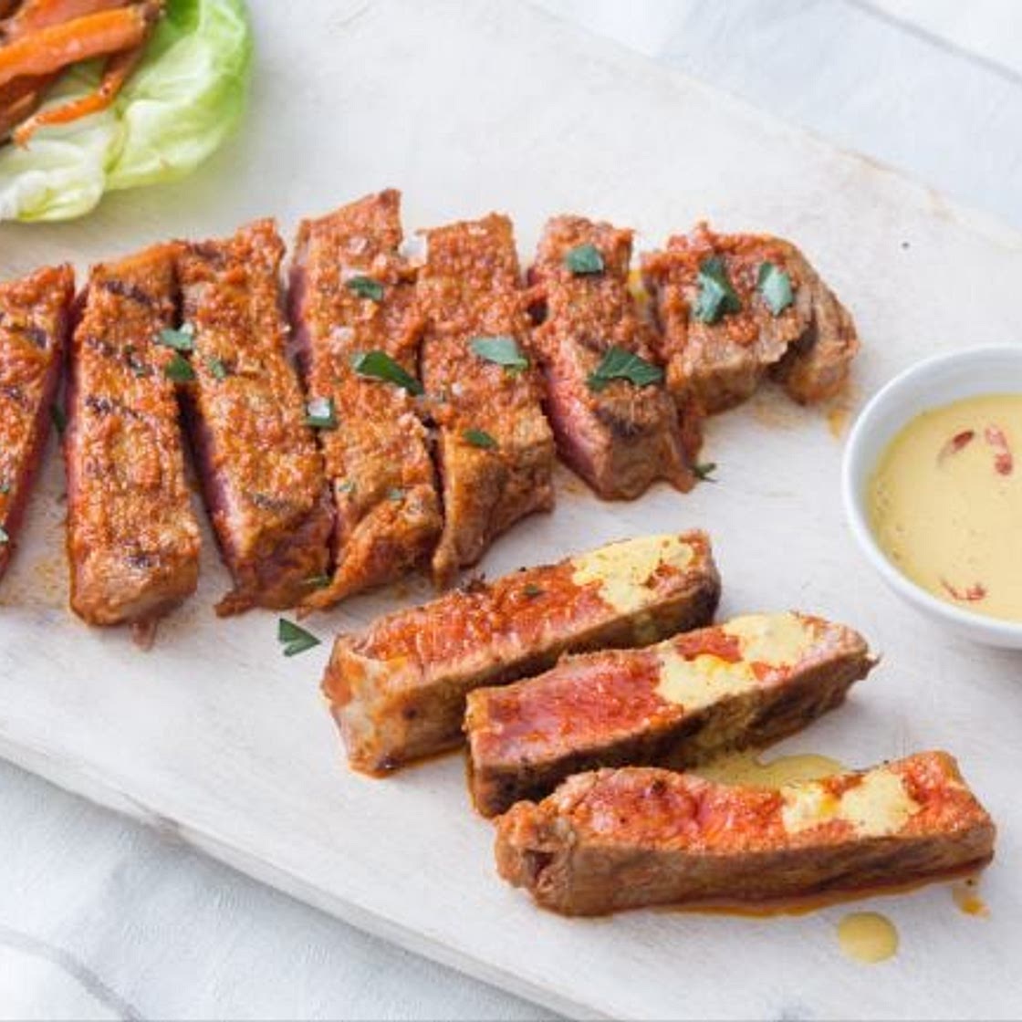 Tagliata di manzo ai due curry