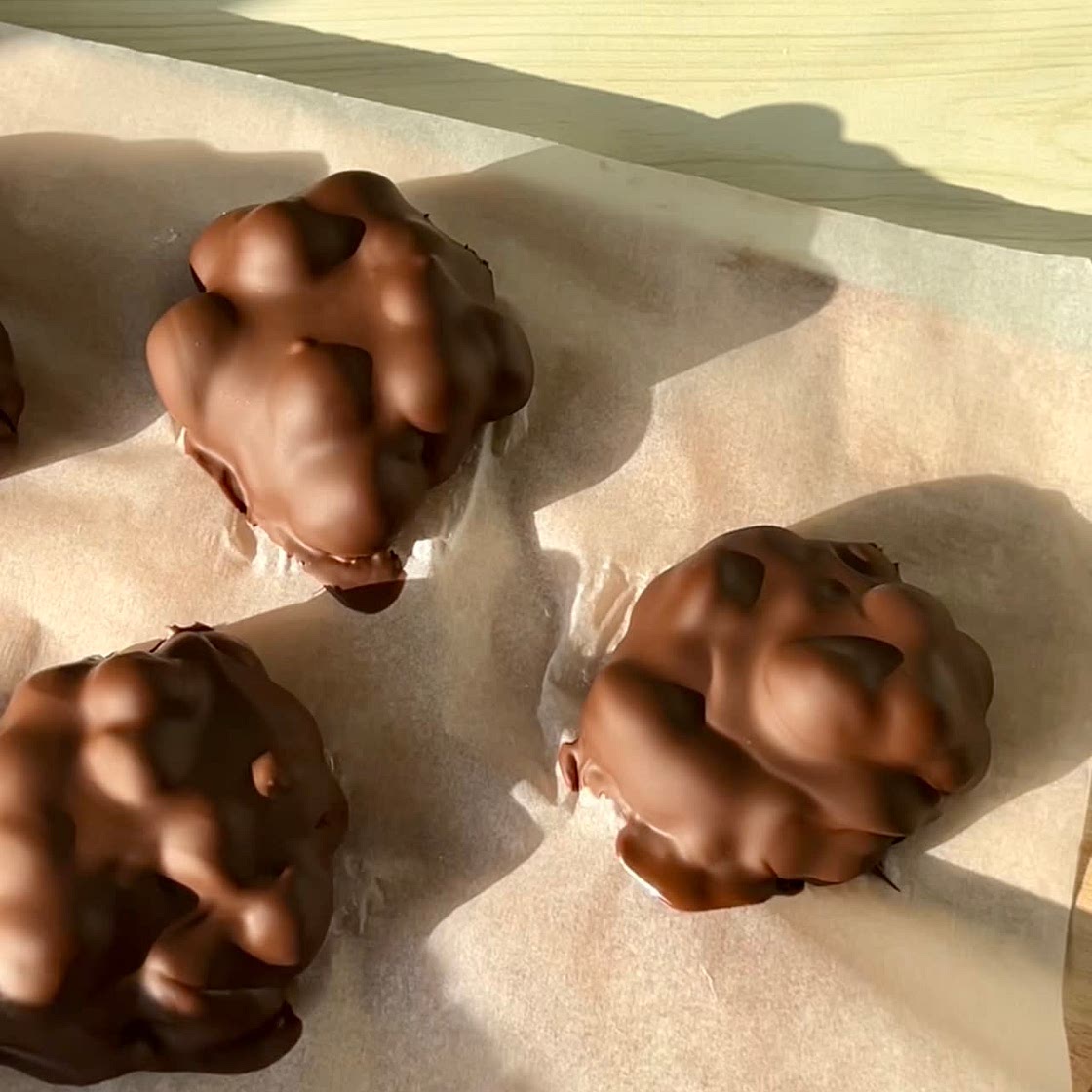 Chocolate & blueberry clusters